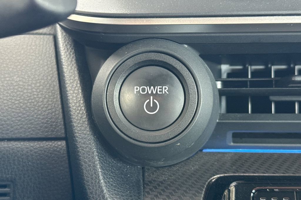 Used 2025 Toyota Prius XLE FWD image 32