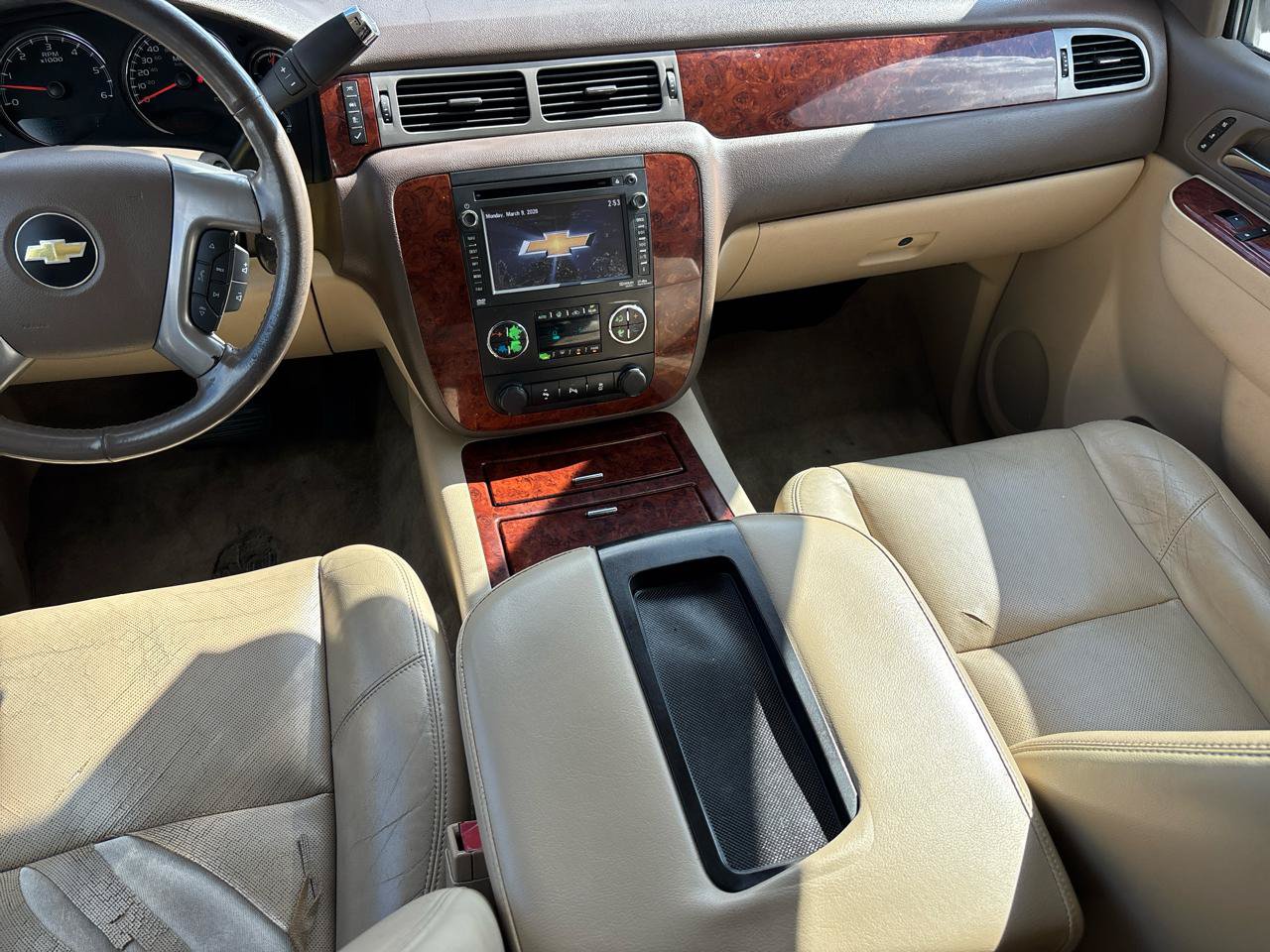 Used 2014 Chevrolet Suburban LTZ AWD/4WD image 17
