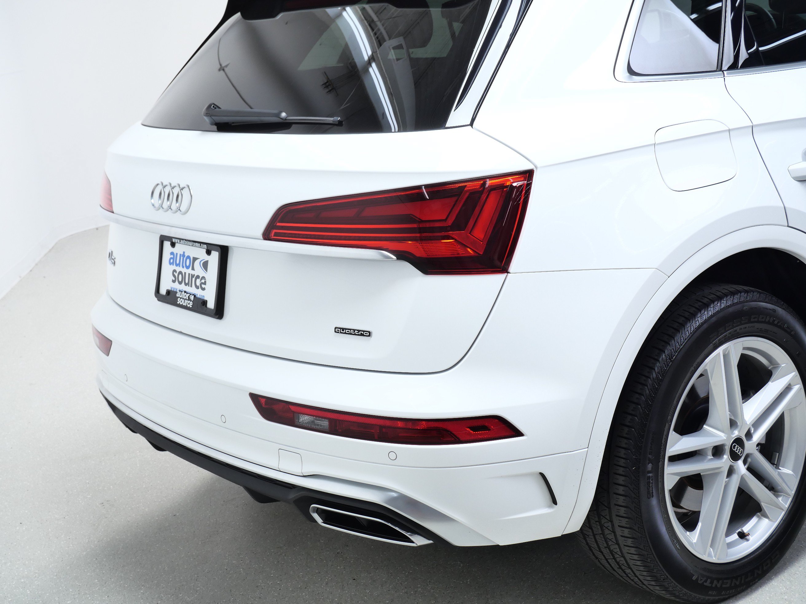 Used 2023 Audi Q5 e Premium w/ Convenience Package AWD/4WD image 5
