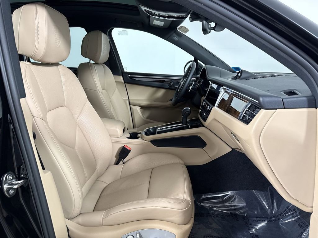 Certified 2025 Porsche Macan image 24