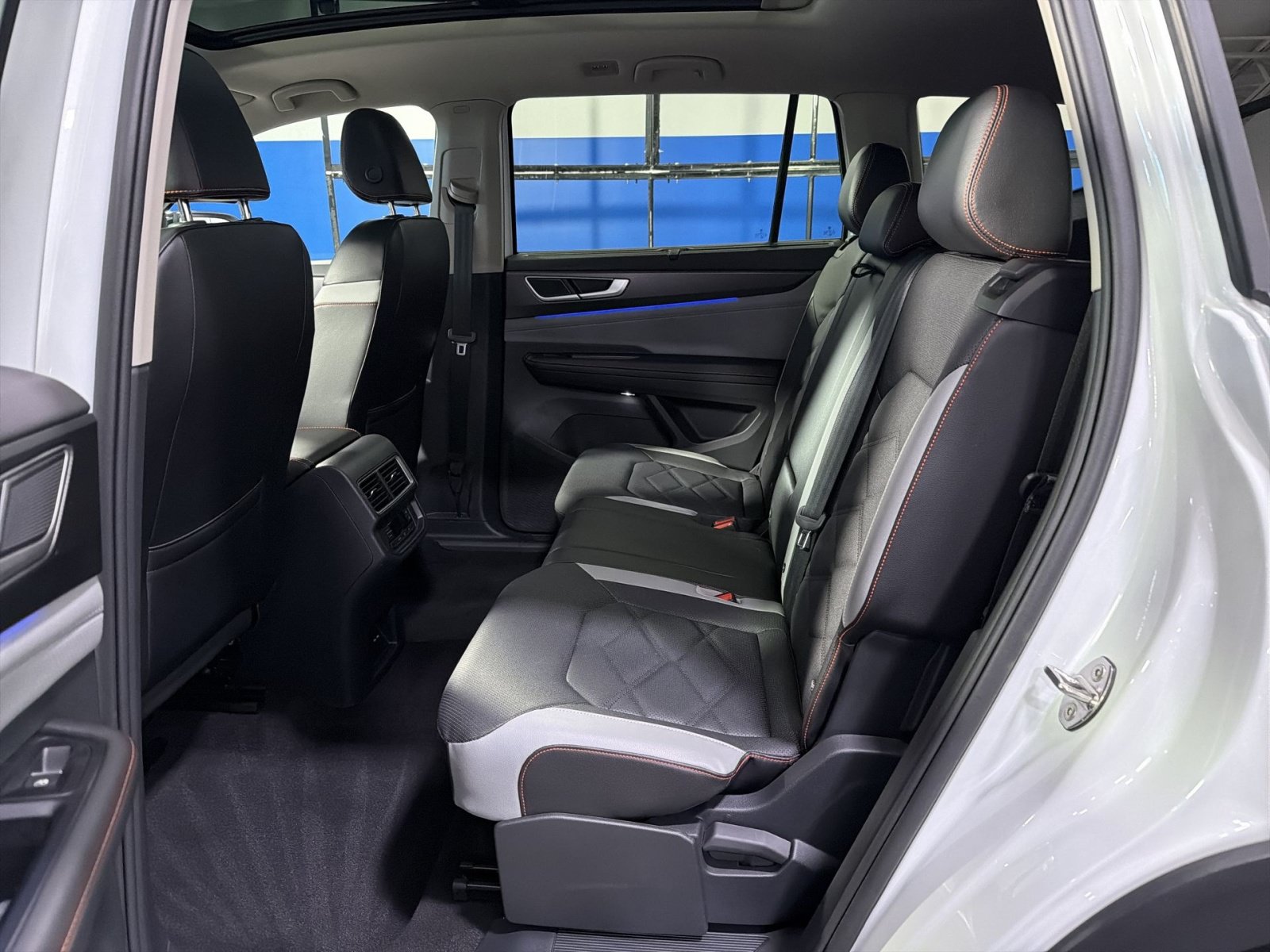 Used 2024 Volkswagen Atlas Peak Edition SEL AWD/4WD image 30