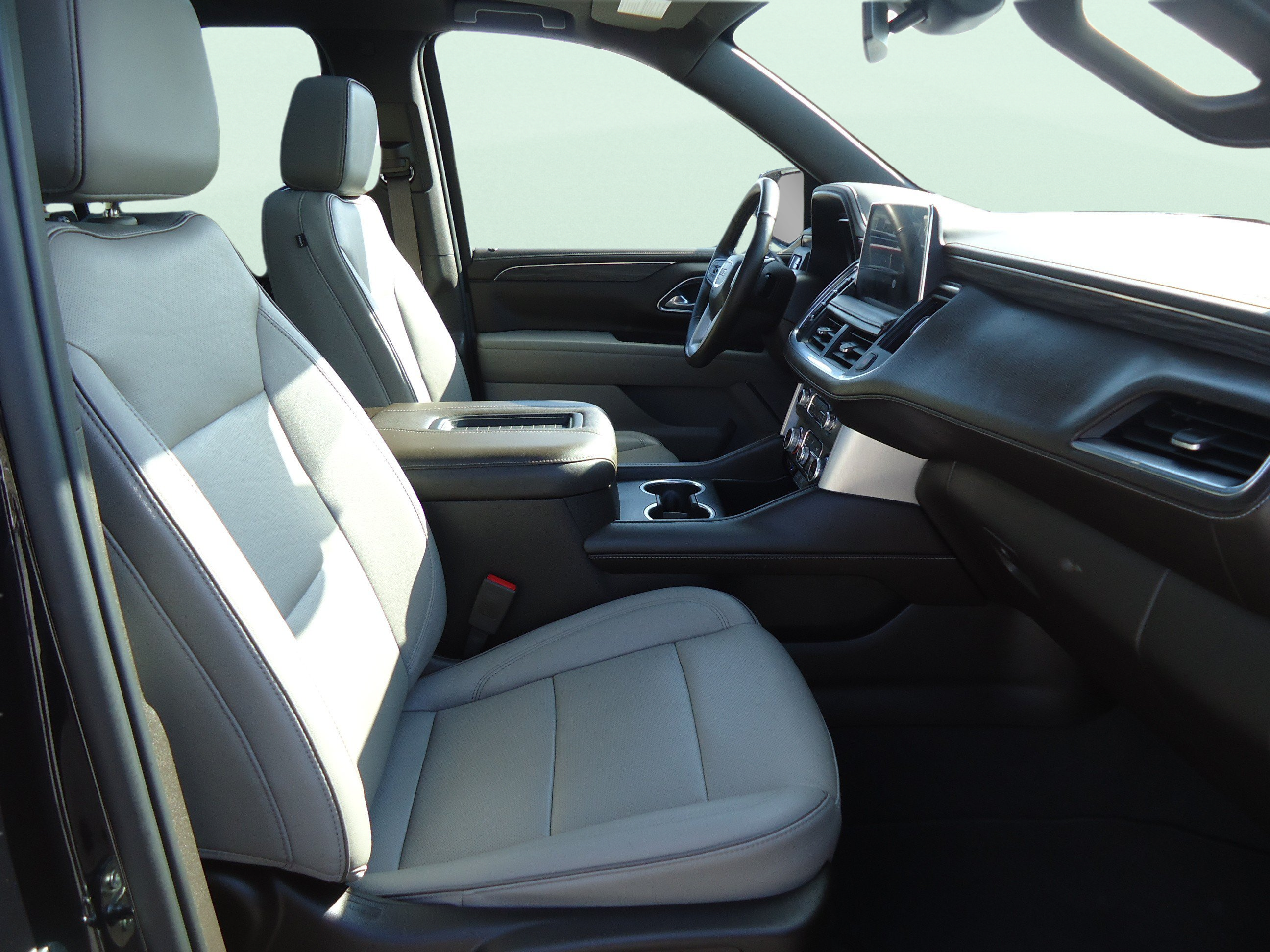 Used 2023 GMC Yukon SLT w/ SLT Luxury Package AWD/4WD image 29