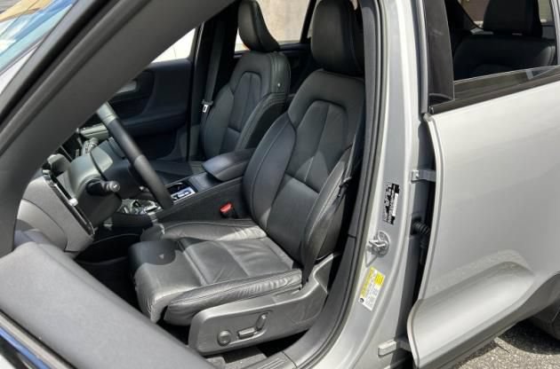 Certified 2023 Volvo XC40 B5 Plus w/ Driver Assist Package AWD/4WD image 8