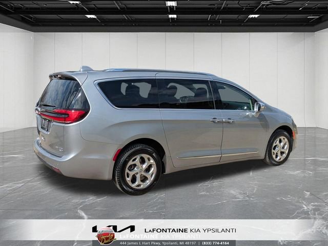 Used 2021 Chrysler Pacifica Limited AWD/4WD image 5