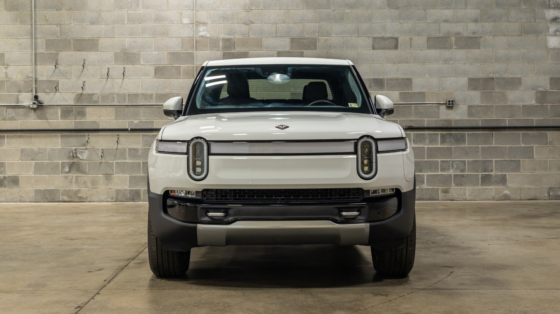 Used 2022 Rivian R1T Adventure AWD/4WD image 2