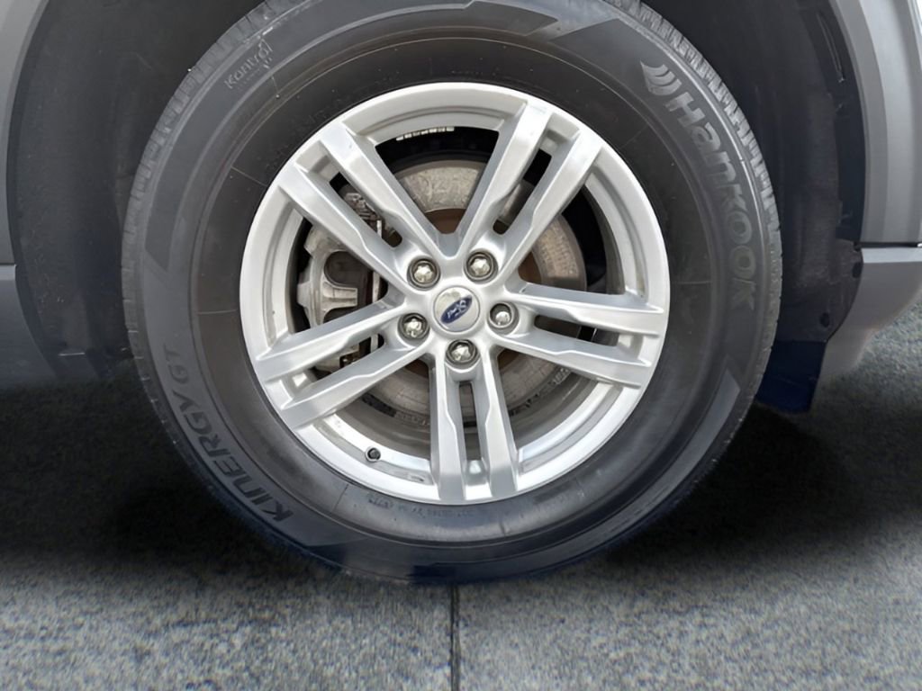 Used 2023 Ford Explorer XLT w/ Equipment Group 202A image 9