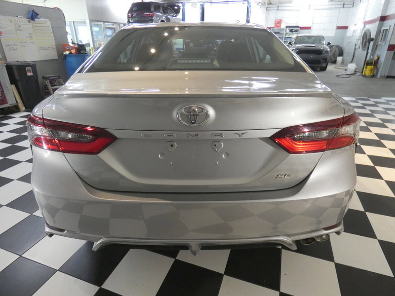 Used 2024 Toyota Camry SE image 5