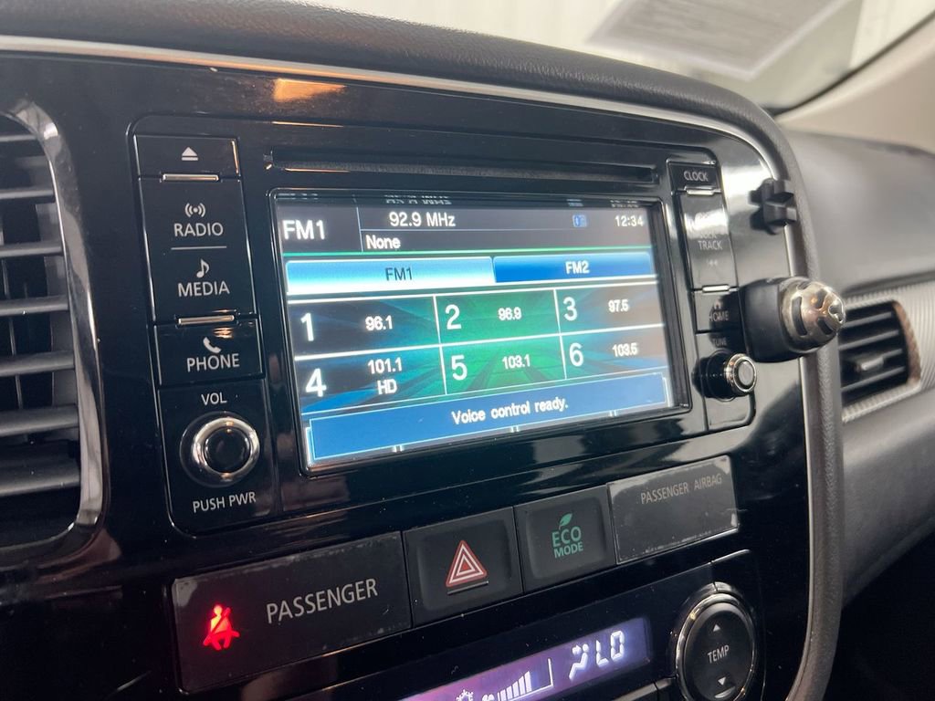 Used 2016 Mitsubishi Outlander SE image 14