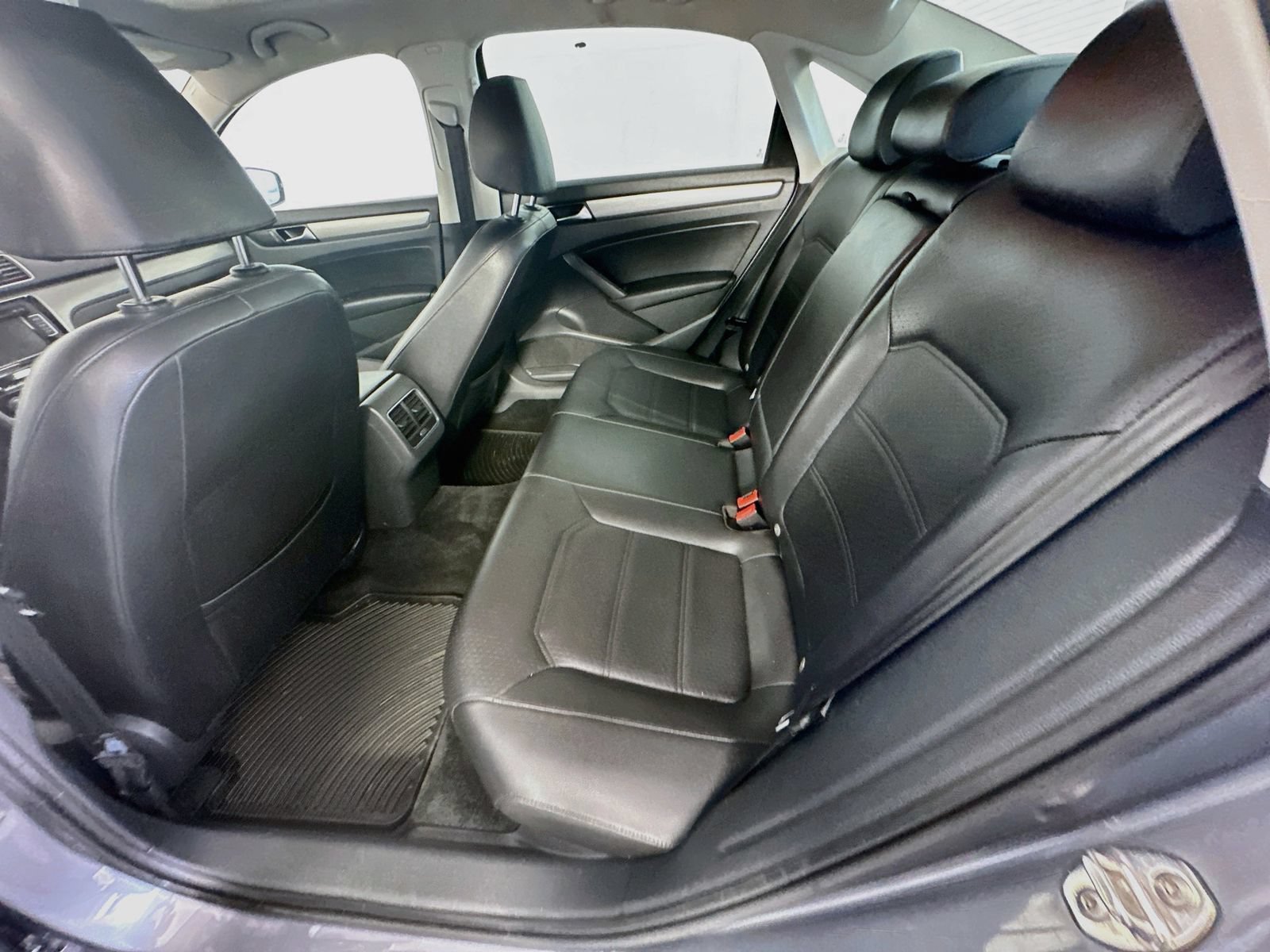 Used 2015 Volkswagen Passat TDI SE FWD image 22