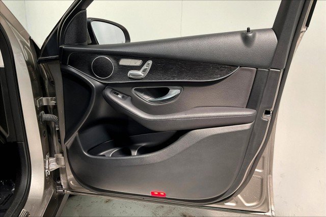 Used 2021 Mercedes-Benz GLC 300 4MATIC w/ Premium Package image 22