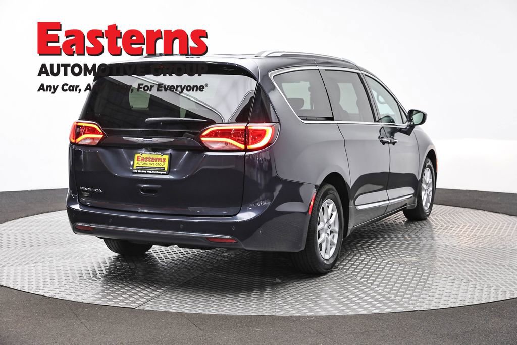 Used 2020 Chrysler Pacifica Touring-L FWD image 5