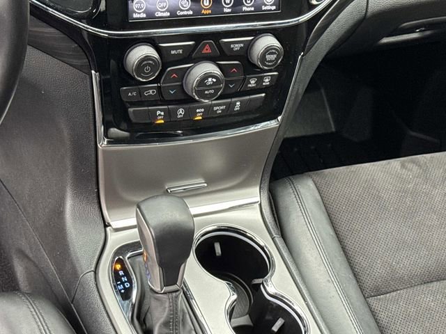 Used 2020 Jeep Grand Cherokee Altitude image 22