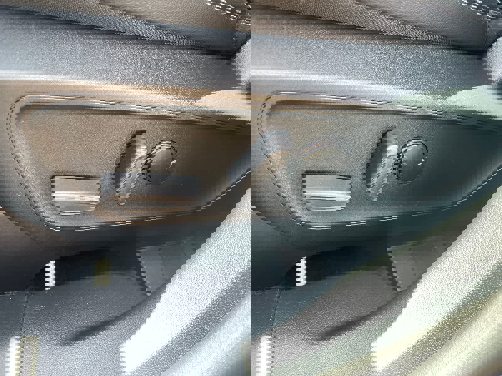 Used 2021 Ford Escape SEL w/ Technology Package image 11