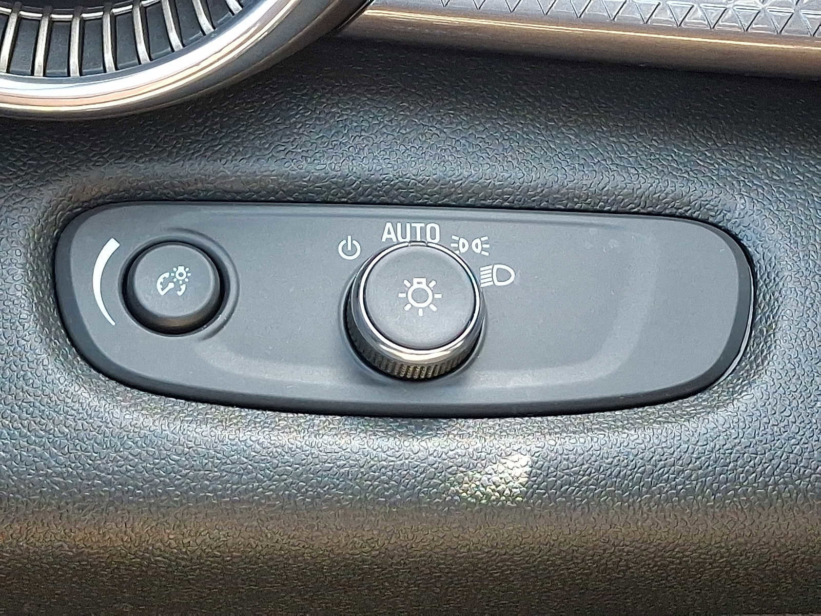 Used 2025 Chevrolet Trax ACTIV FWD image 26