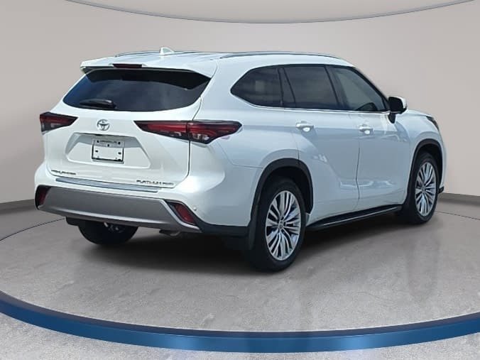 Used 2025 Toyota Highlander Platinum AWD/4WD image 5