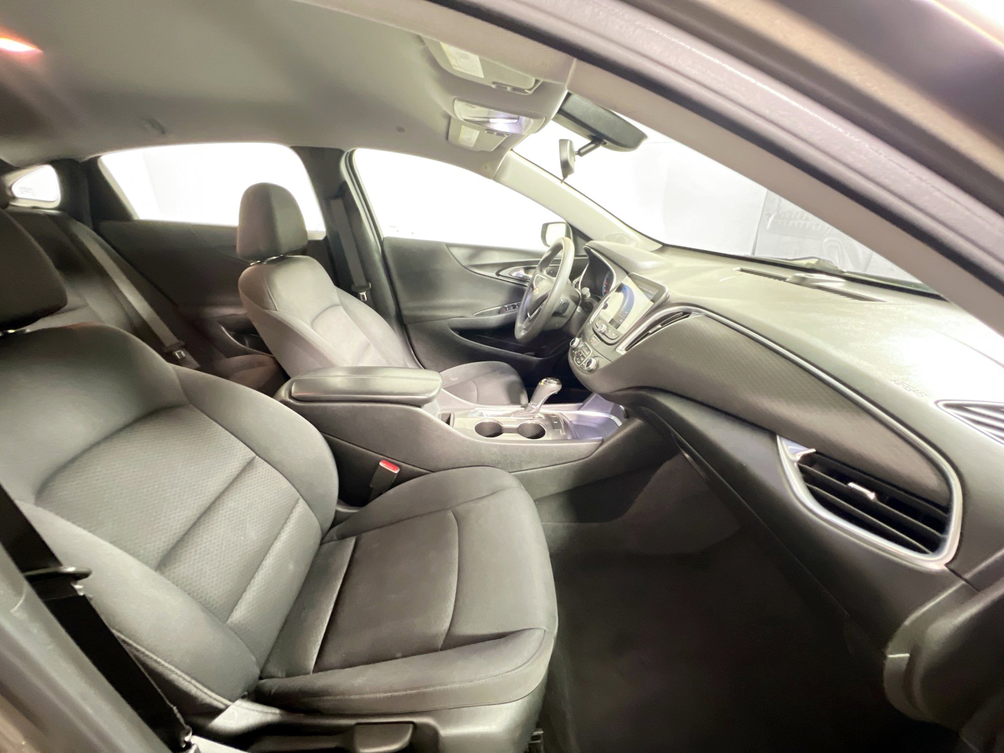 Used 2020 Chevrolet Malibu LT image 31