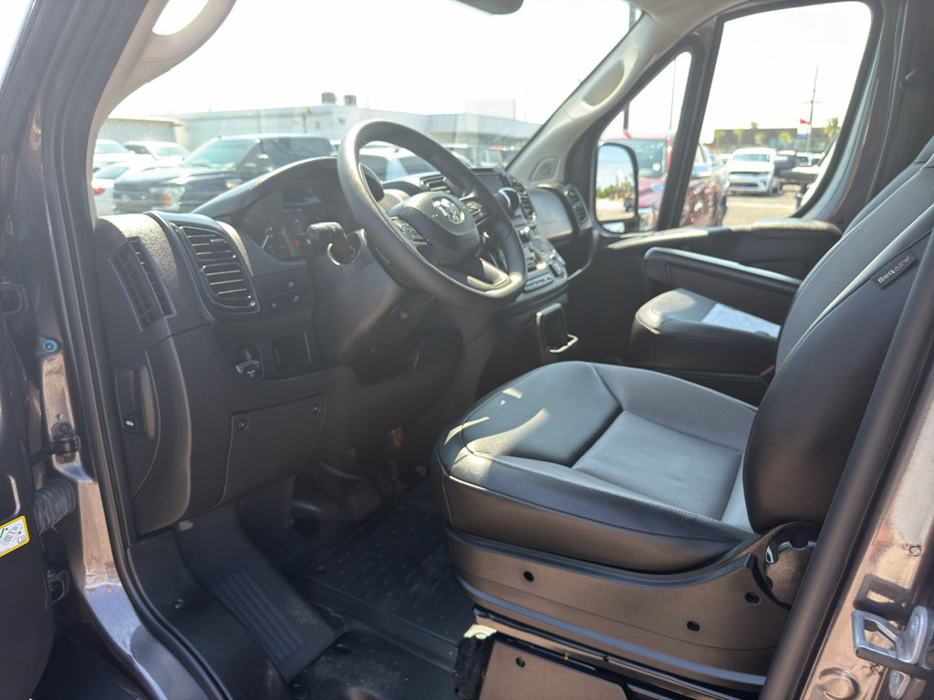 Used 2024 RAM ProMaster 2500 w/ Convenience Group FWD image 9