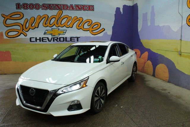 Used 2020 Nissan Altima 2.5 SV image 2