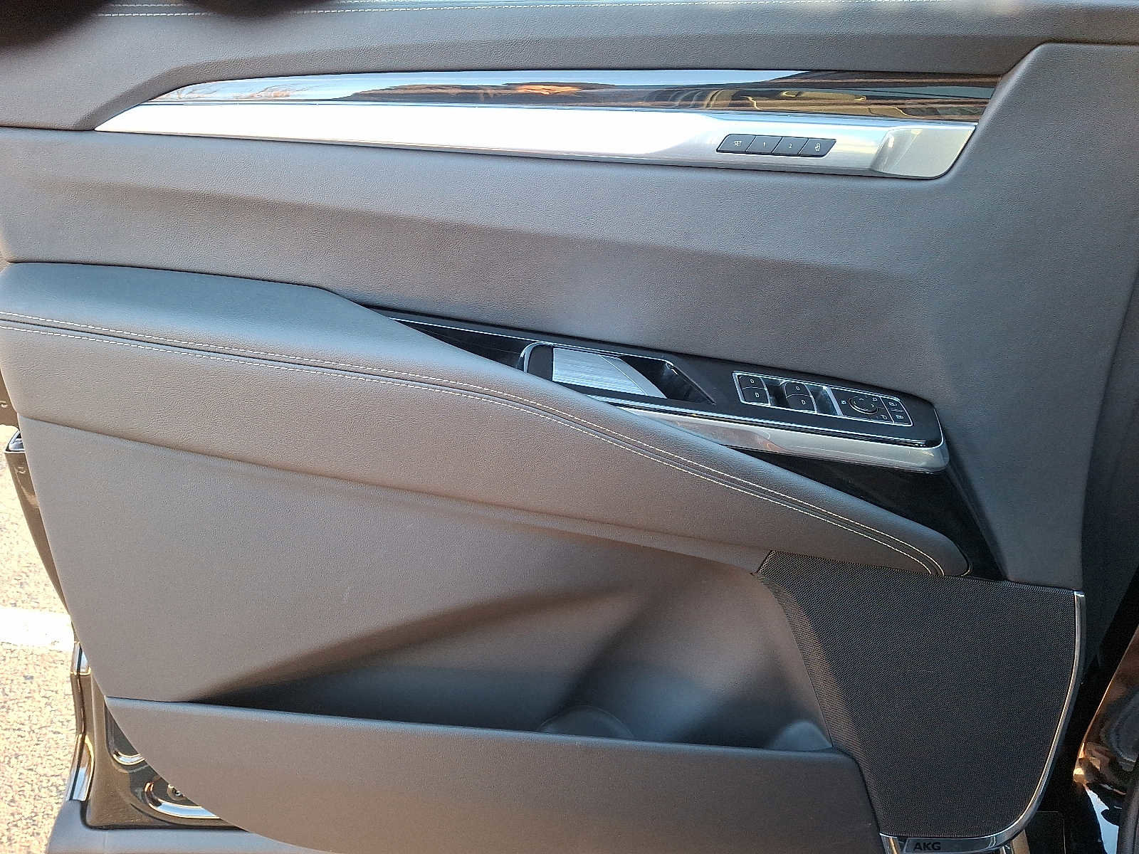 Certified 2025 Cadillac Escalade Premium Luxury image 12