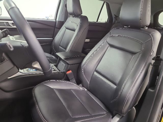 Used 2022 Ford Explorer XLT w/ Equipment Group 202A AWD/4WD image 22