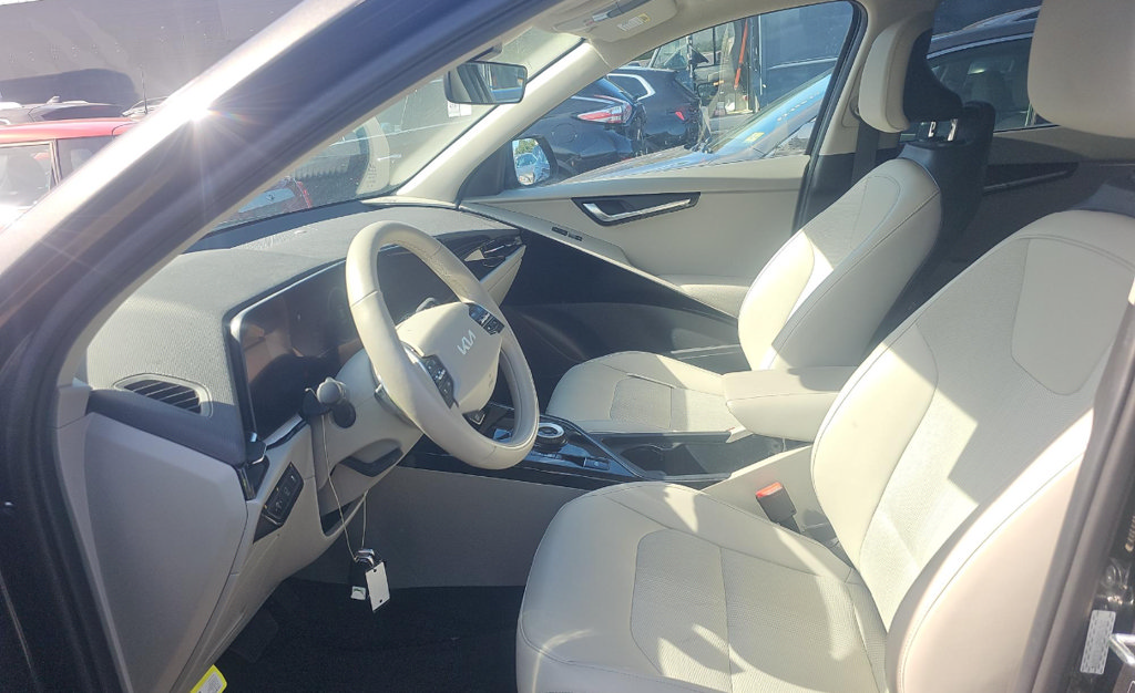 Used 2023 Kia Niro Wind w/ Wind Preserve Package FWD image 10