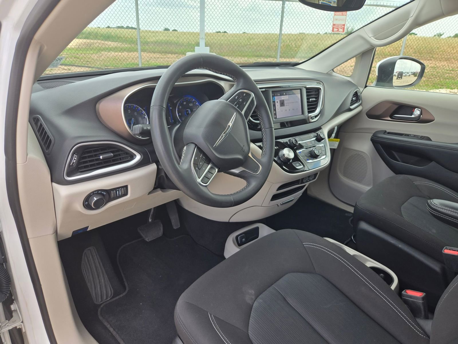 Certified 2023 Chrysler Voyager LX FWD image 11