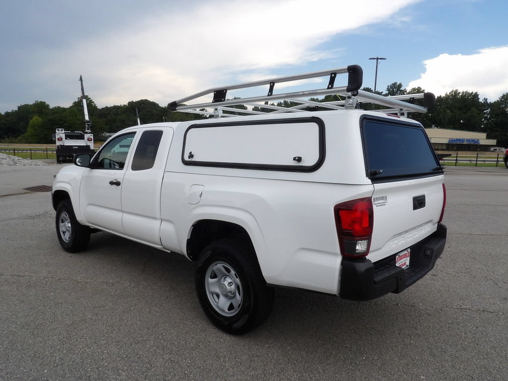 Used 2023 Toyota Tacoma SR RWD image 4