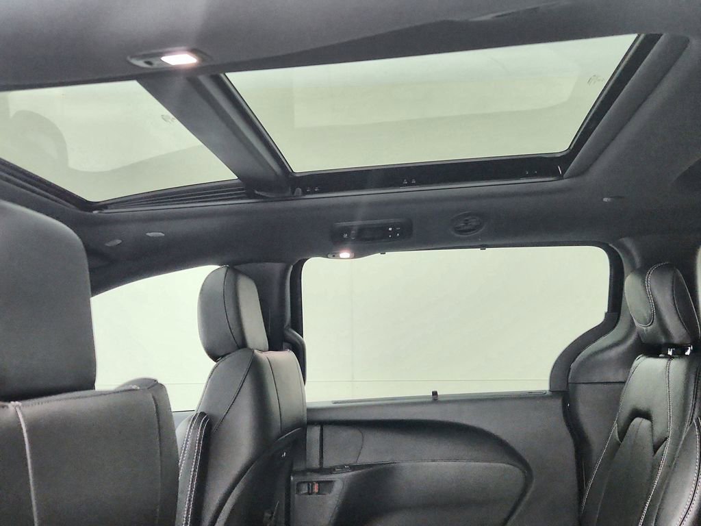 New 2026 Chrysler Pacifica Select image 30