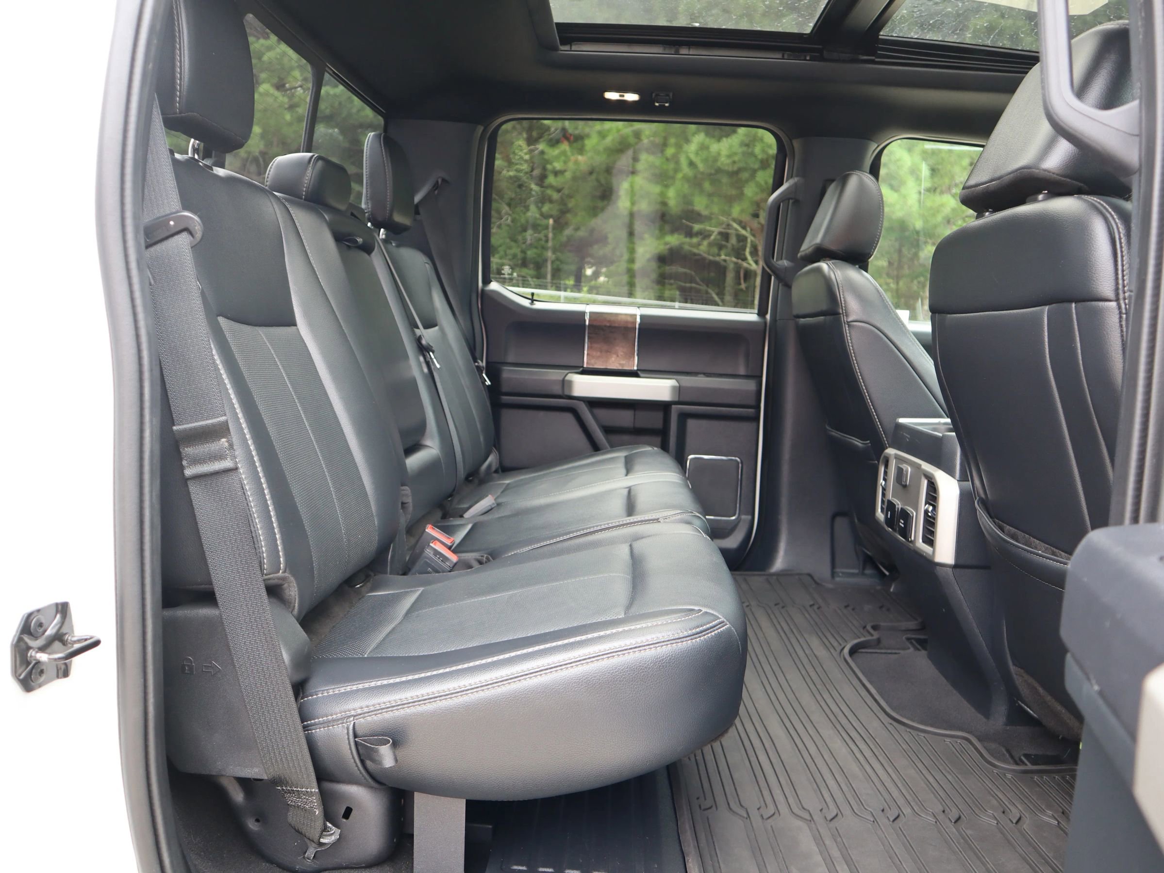 Used 2022 Ford F350 Lariat w/ Tremor Off-Road Package image 29