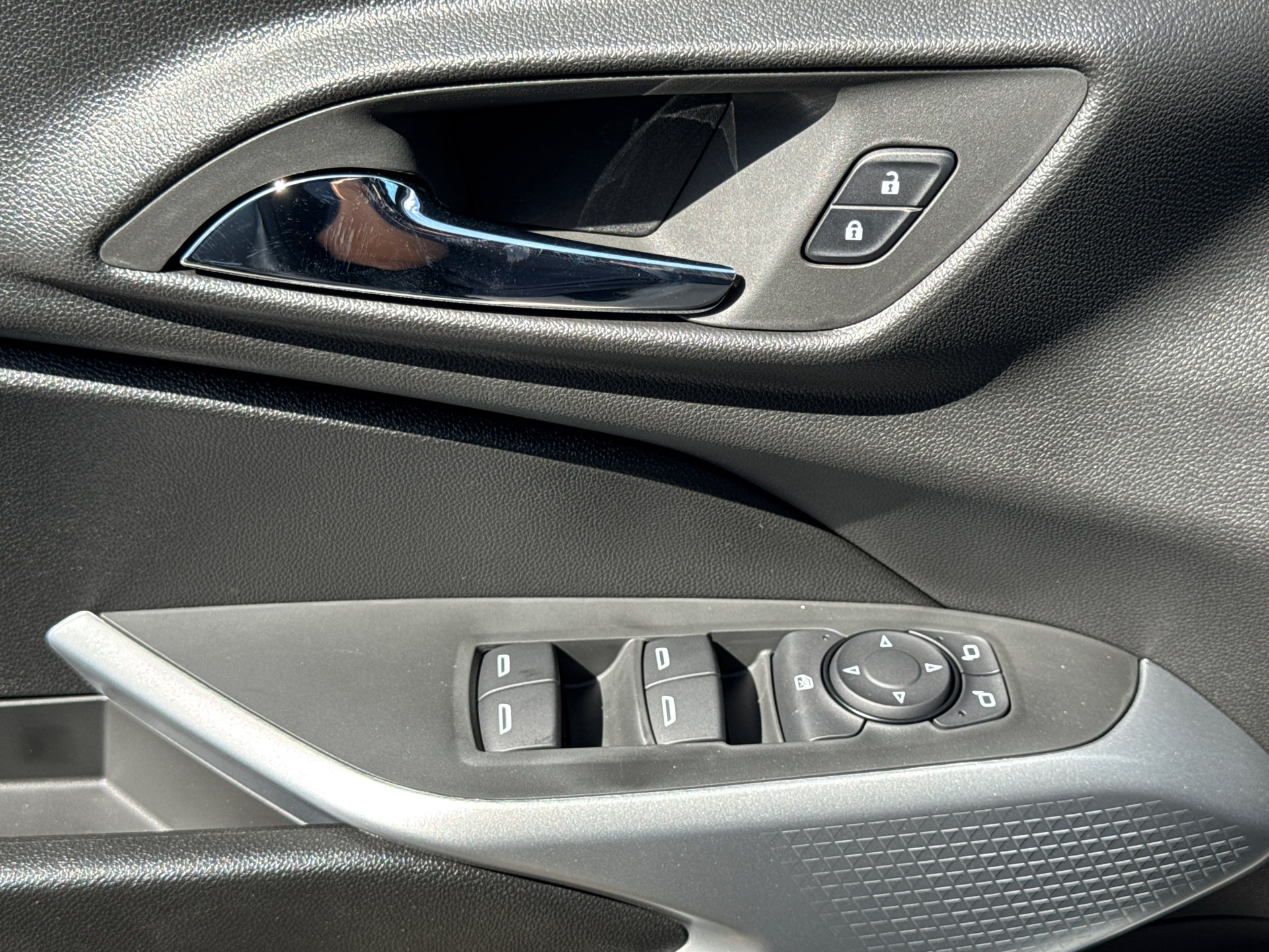 New 2026 Chevrolet Trax RS w/ Driver Confidence Package FWD image 21