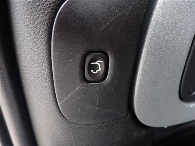 Used 2017 Jeep Cherokee Limited w/ Luxury Group AWD/4WD image 8