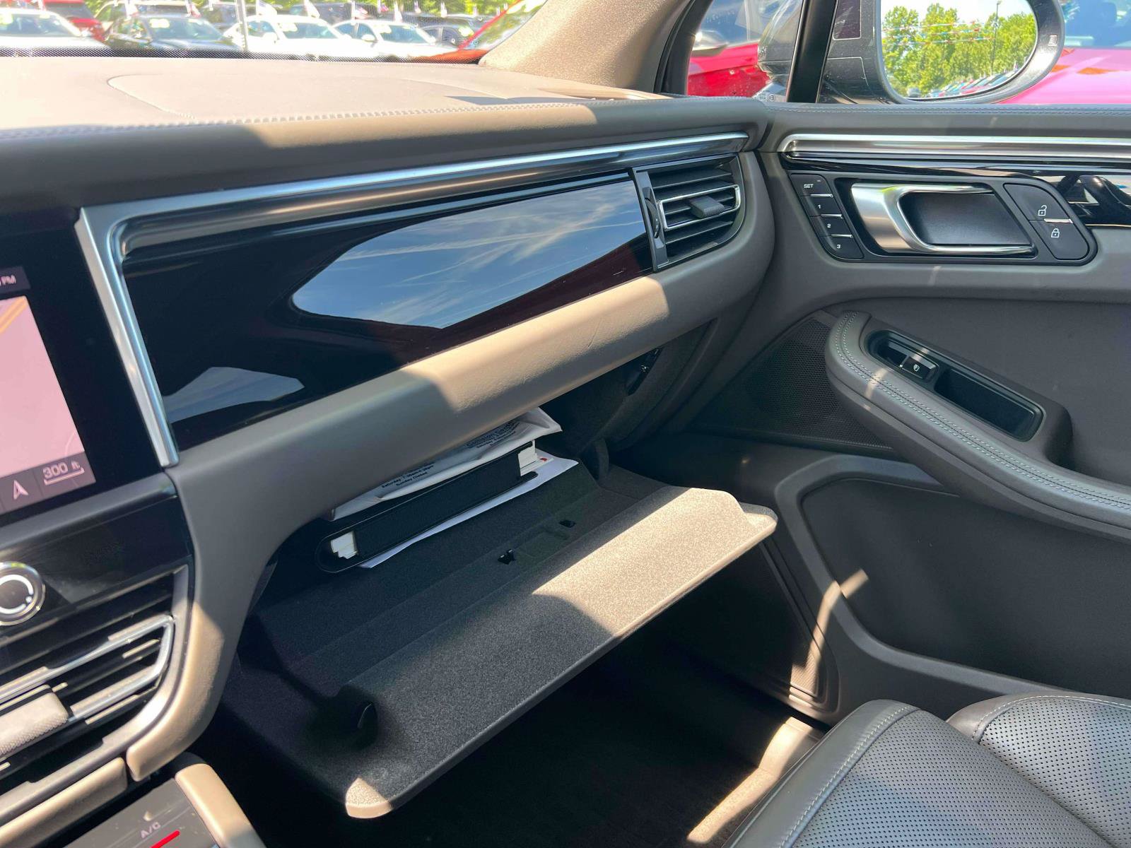 Used 2022 Porsche Macan AWD/4WD image 10