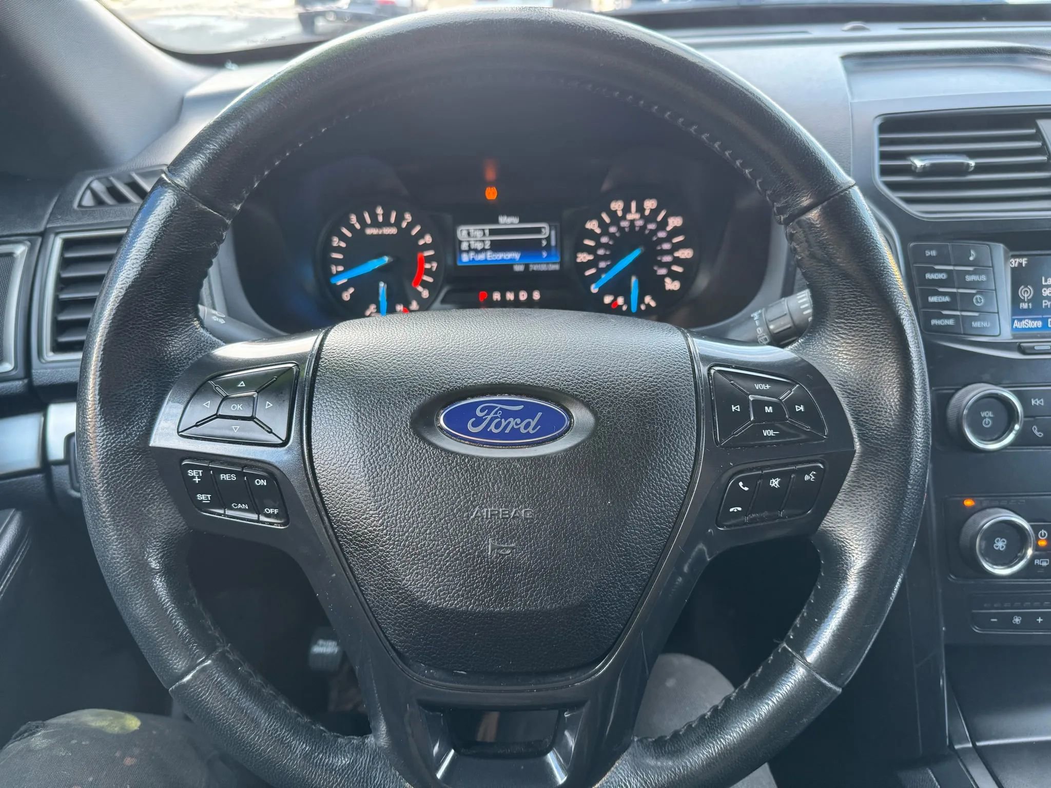 Used 2019 Ford Explorer XLT image 29