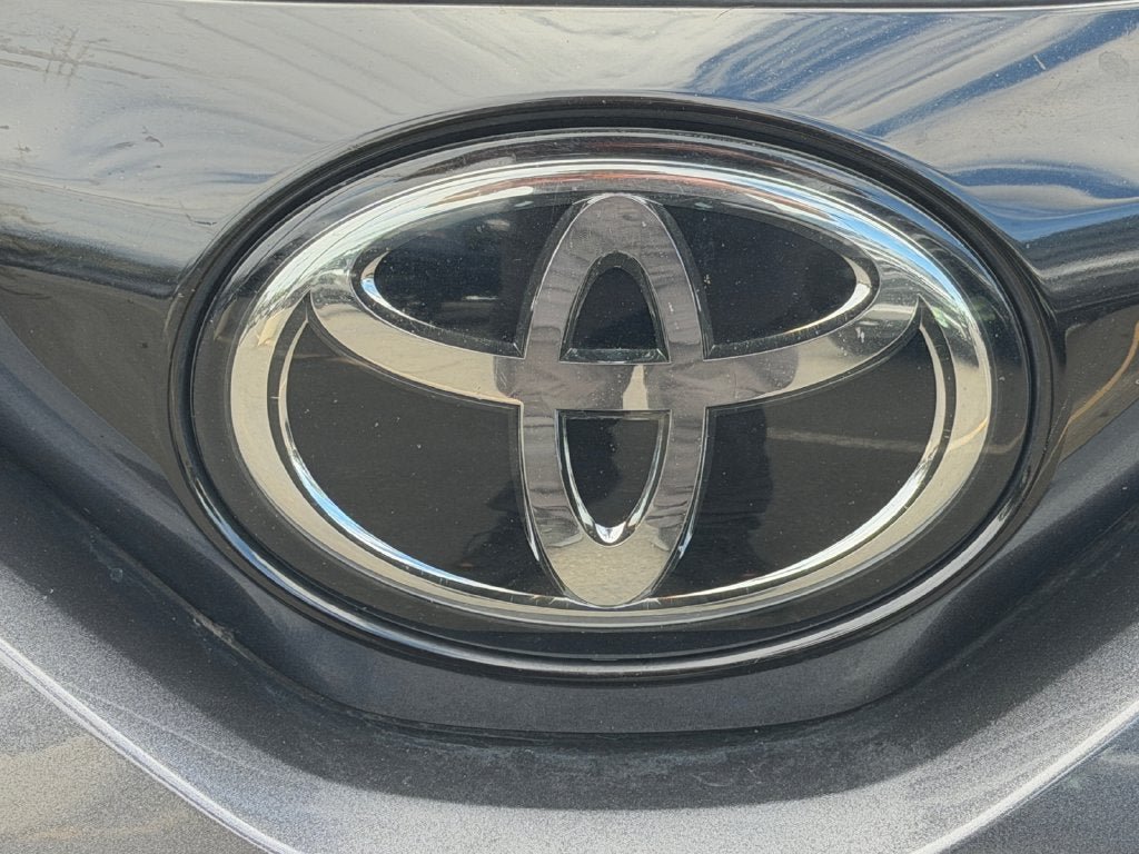 Used 2021 Toyota C-HR XLE FWD image 34