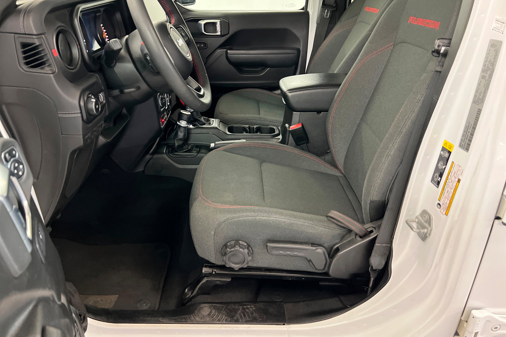 Used 2025 Jeep Wrangler Unlimited Rubicon image 17