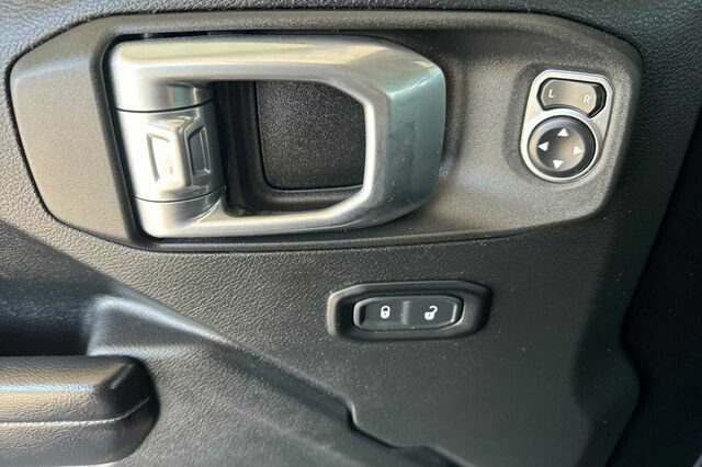 Certified 2021 Jeep Wrangler Unlimited Rubicon AWD/4WD image 8