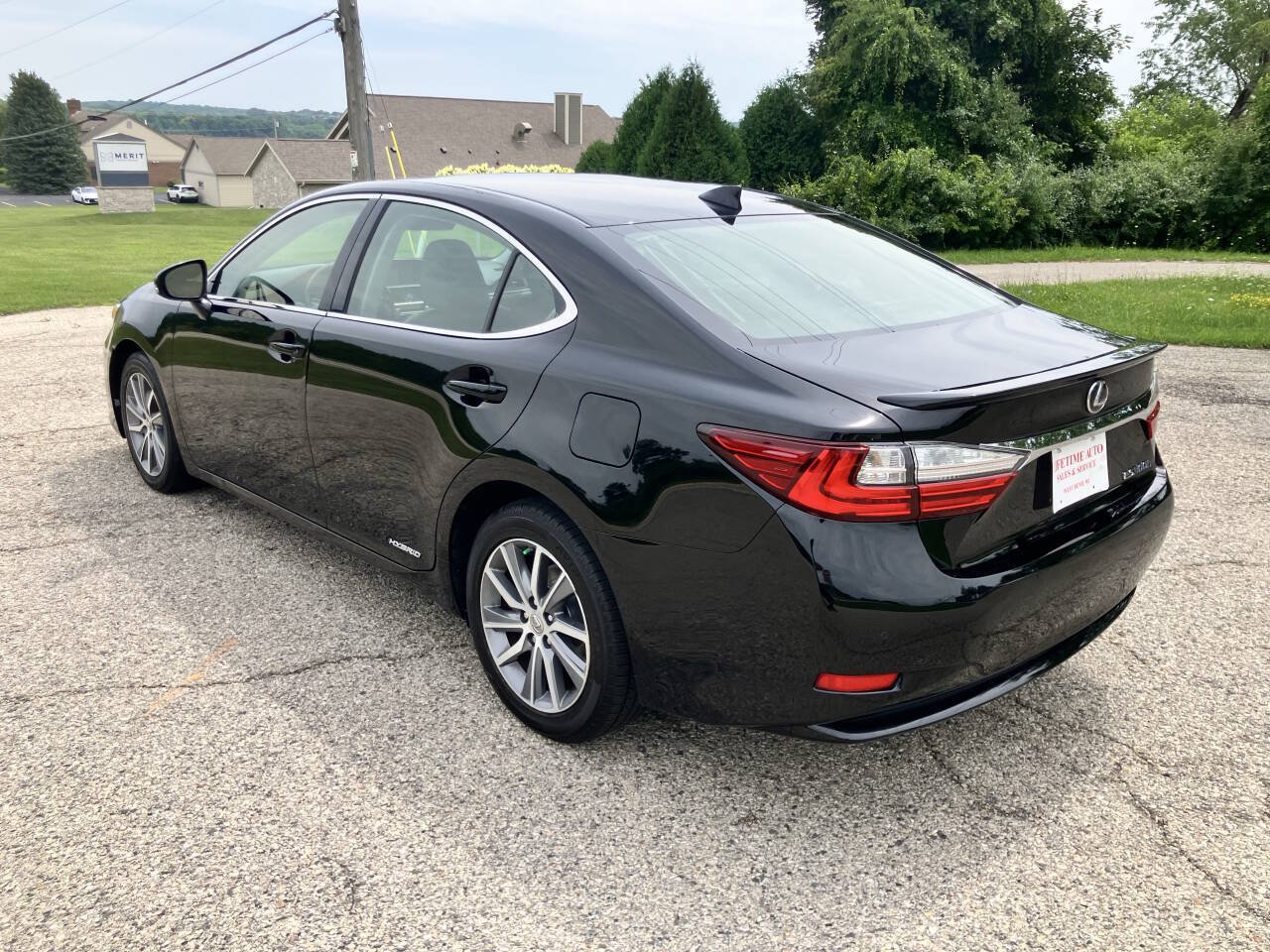 Used 2016 Lexus ES 300h w/ Luxury Package w/Wood Trim FWD image 3