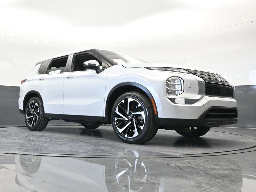 Used 2022 Mitsubishi Outlander ES image 59