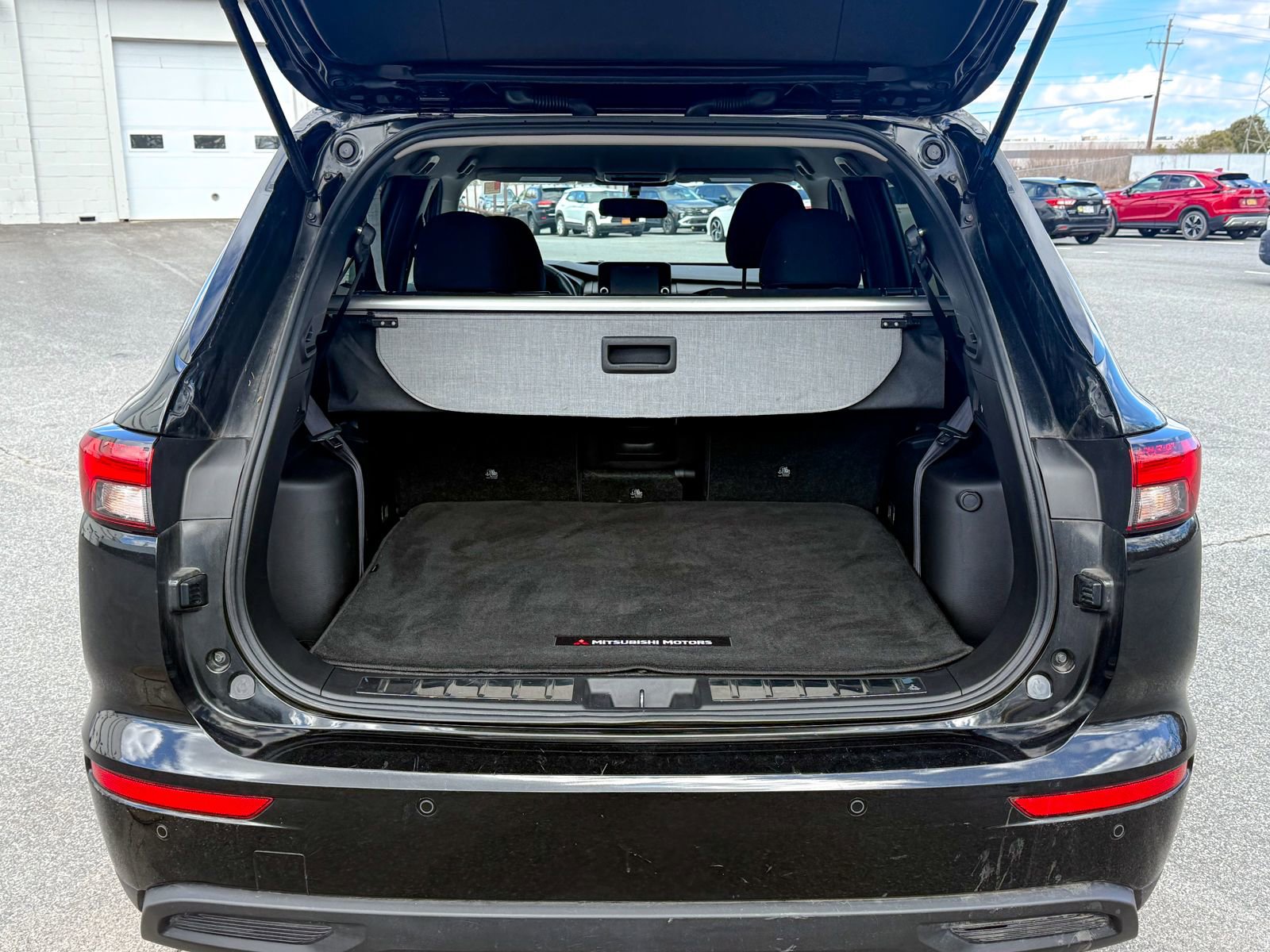 Used 2024 Mitsubishi Outlander ES image 12