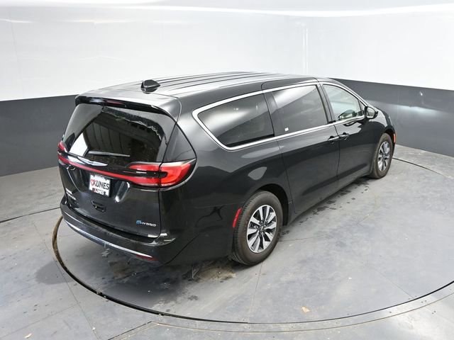 Used 2023 Chrysler Pacifica Touring-L FWD image 42