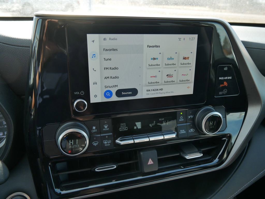 Used 2024 Toyota Highlander LE image 20