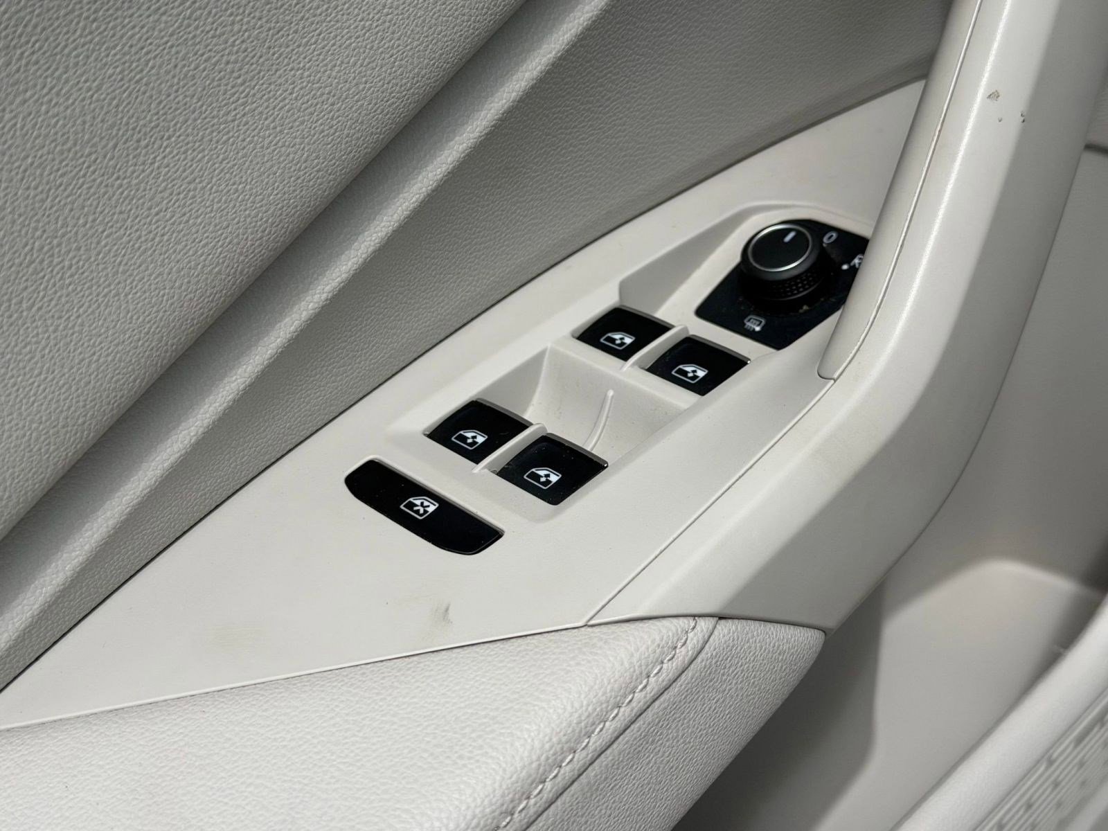 Used 2023 Volkswagen Jetta SE image 11