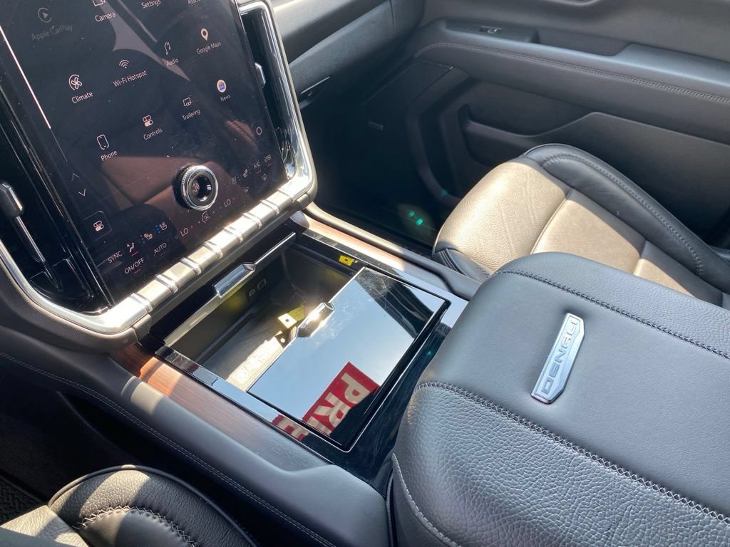 Used 2025 GMC Yukon XL Denali AWD/4WD image 24