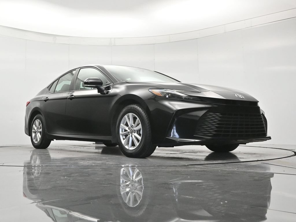 Used 2025 Toyota Camry LE FWD image 38
