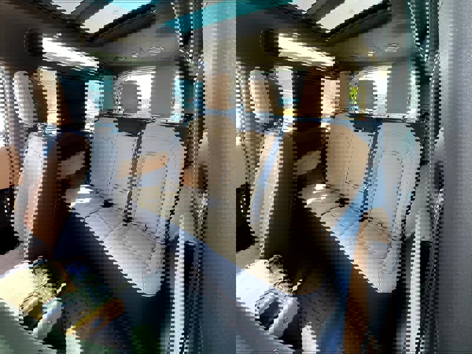 New 2025 Land Rover Defender 90 V8 image 12