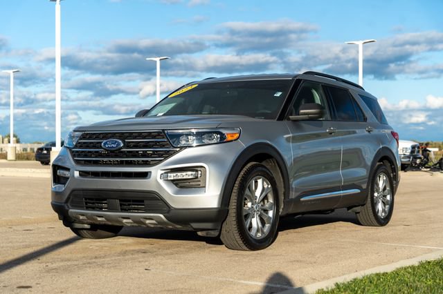 Used 2023 Ford Explorer XLT w/ Equipment Group 202A RWD image 3