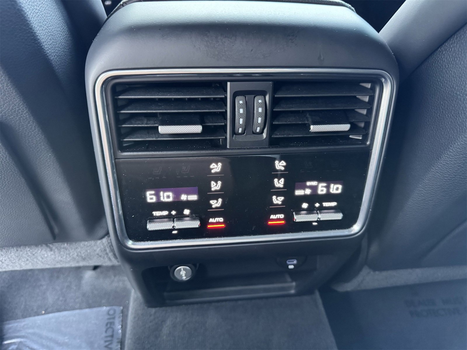 Certified 2022 Porsche Cayenne Coupe image 16