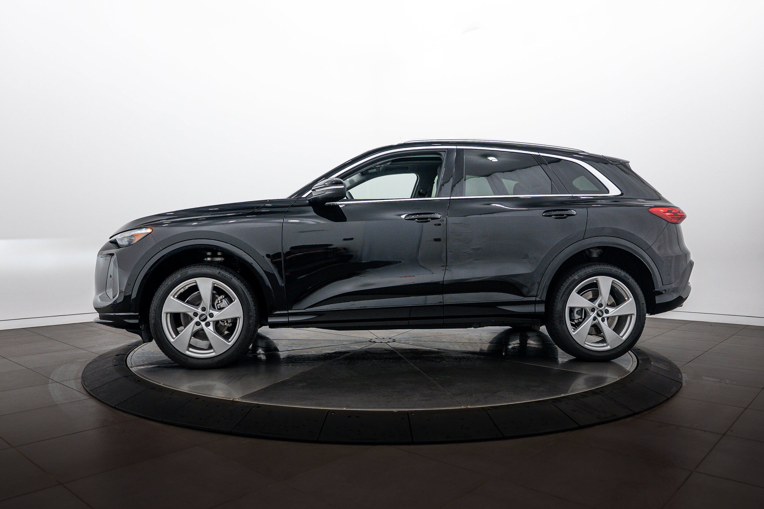 Used 2025 Audi Q5 Premium w/ Premium Plus AWD/4WD image 7