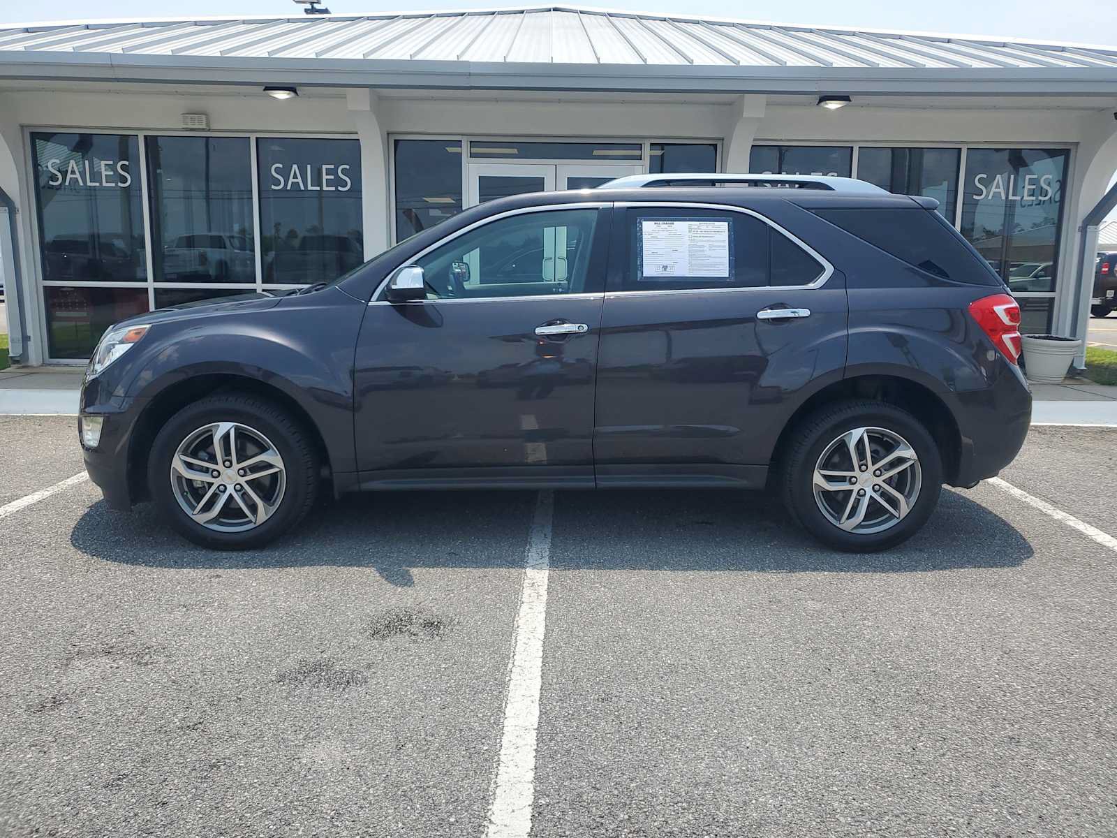 Used 2016 Chevrolet Equinox LTZ w/ Enhanced Convenience Package FWD image 2
