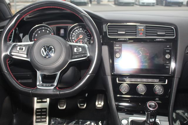 Used 2018 Volkswagen Golf 4-Door image 6